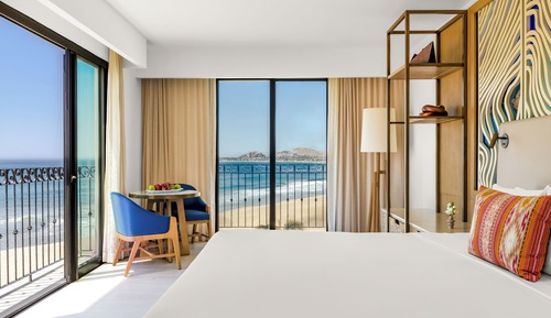 Deluxe Room, 1 King Bed, Oceanfront (Master)