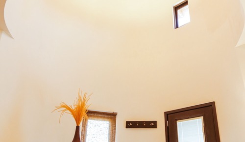Room (Alejandro)