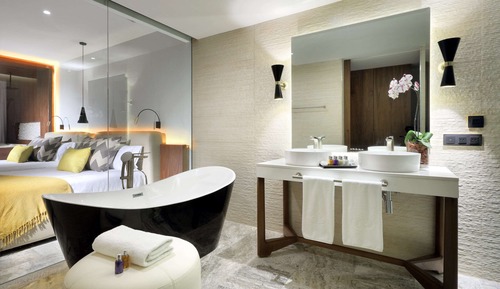 Junior Suite Pool Access