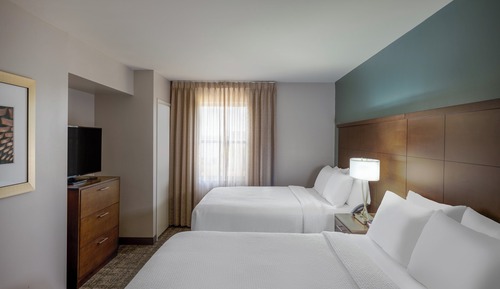 Suite, 1 Bedroom, Accessible, Kitchen (2 Queen, Comm)