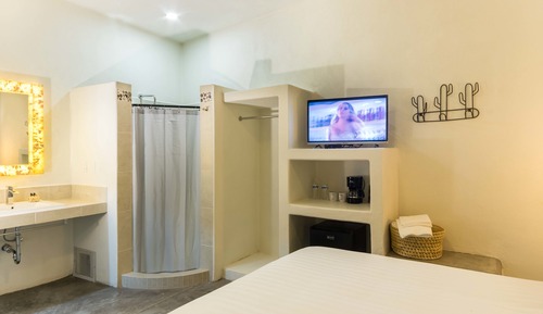 Junior Studio Suite, 2 Queen Beds, Non Smoking