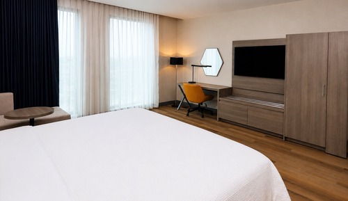 Standard Room, 1 King Bed (Extra Floor Space)