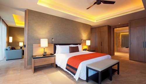 Luxury Suite, 1 King Bed with Sofa bed, Resort View