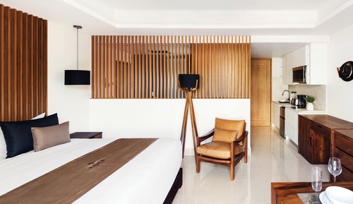Classic Studio Suite, 1 King Bed, Kitchenette, City View