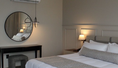 Deluxe Room, 1 King Bed, City View