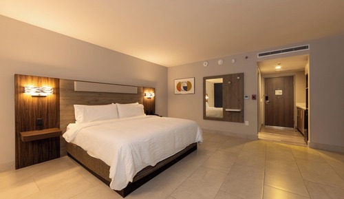 Suite, 1 King Bed, Accessible, Lagoon View
