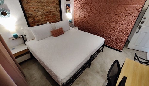 Junior Room, 1 King Bed