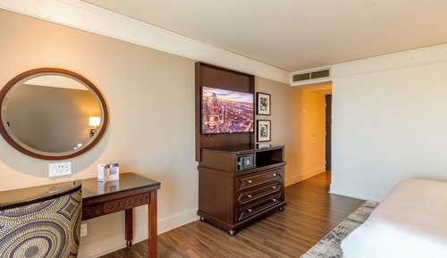 Deluxe Room, 1 King Bed