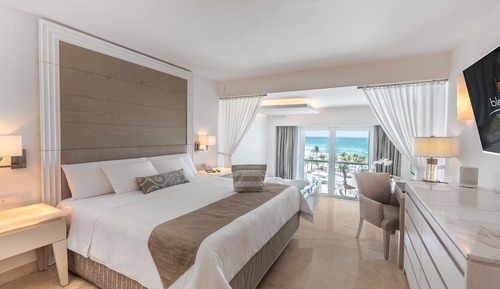 Royale Honeymoon Suite Oceanfront