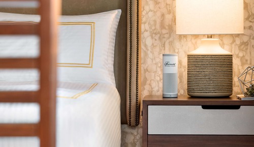 Fairmont Gold Jr Suite 1 King- 600sf 56sm Lounge access with breakfast, patio or balcony, tub