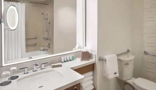 Junior Suite, 1 King Bed, Resort View (Mobility Accessible, Tub)