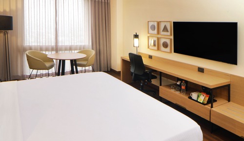 Standard Room, 1 King Bed (Low Floor)