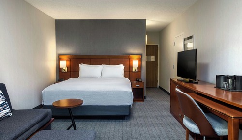 Studio, 1 King Bed with Sofa bed (Hearing Accessible)