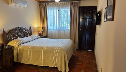 Deluxe Room, 2 Bedrooms, Non Smoking, Bathtub (2-Bedroom Deluxe)