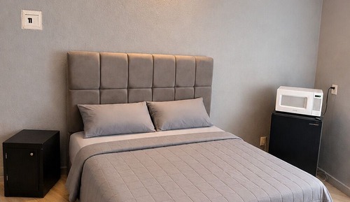 Basic Apartment, 1 Queen Bed, Kitchenette