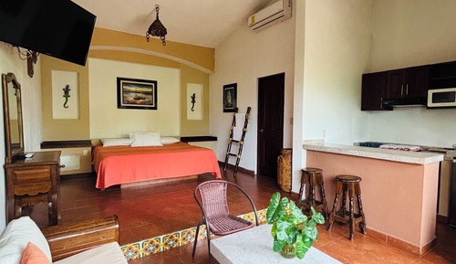 Classic Room, 1 King Bed, Balcony