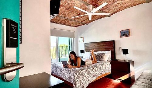 Standard Double Room with Shared Bathroom