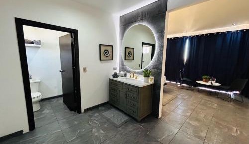 Studio with Spa Bath