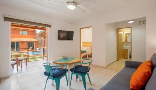 Queen Suite with Pool View