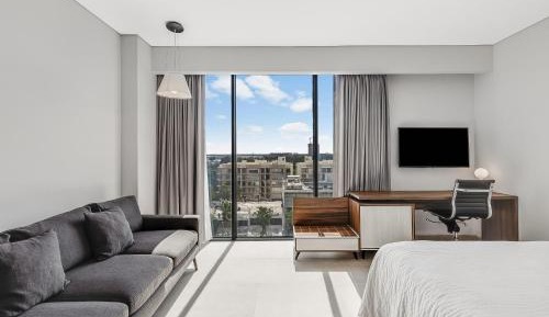 Junior Suite with Queen Bed