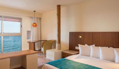 Two-Bedroom Deluxe King Suite with Jacuzzi, Terrace and Partial Ocean View