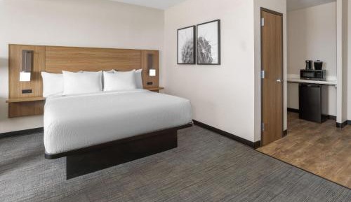 Deluxe King Room - Non-Smoking