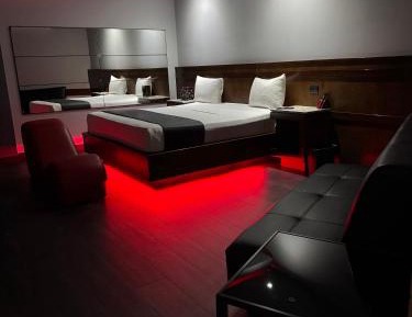 Deluxe King Suite
