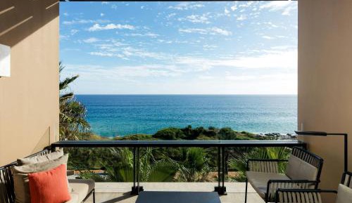 Deluxe Ocean Front, Guest room, 1 King Bed, Balcony 