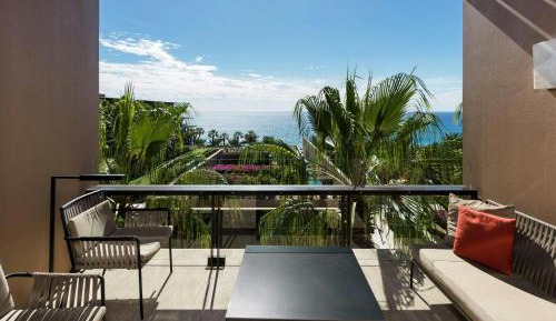 Deluxe Ocean Facing View, Guest room, 1 King  Bed