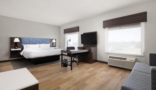 King Studio Suite with Microwave and Refrigerator - Non-Smoking