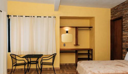 Standard Twin Room with Mountain View