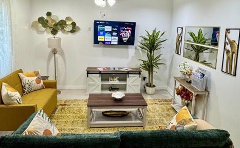 Three-Bedroom Deluxe Apartment