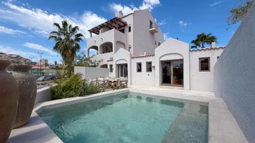 Three-Bedroom Apartment with Balcony