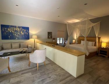 Deluxe Suite with Spa Bath