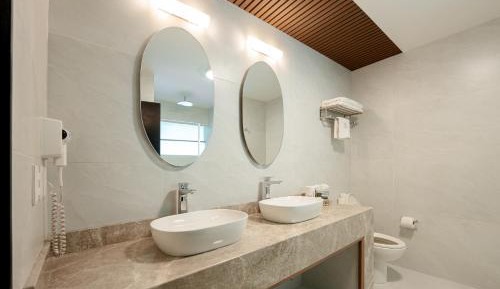Superior King Suite