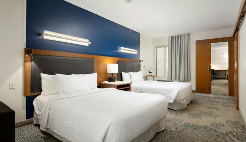 Queen Suite with Two Queen Beds, Bathtub and Trundle Sofa - Mobility Access/Hearing Accessible