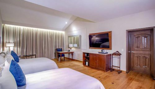 Master Suite Two Beds