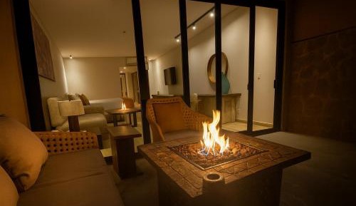 Deluxe King Suite