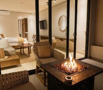 Deluxe King Suite