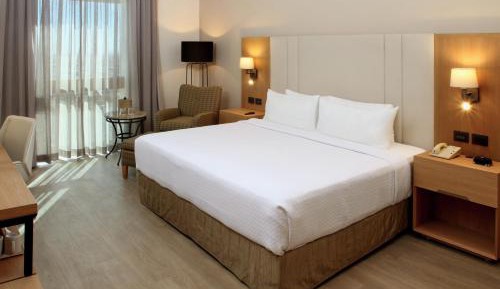 Standard King Room with Lounge Access
