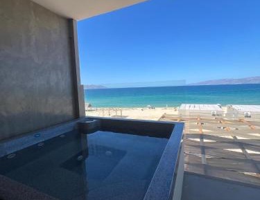 One-Bedroom Apartment with Sea View and Balcony