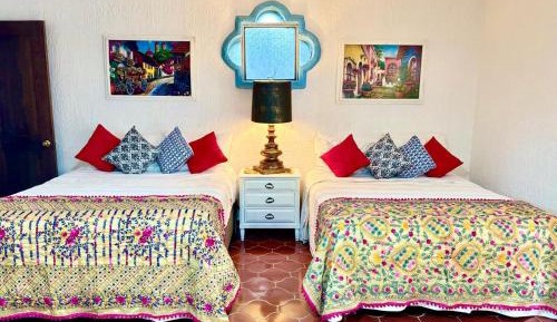 Deluxe Queen Suite