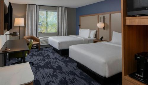 Queen Room With Two Queen Beds and City View - Hearing Accessible
