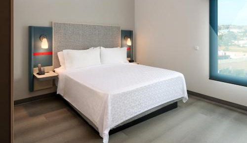 Standard King Room - Communications Accessible