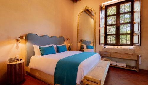 Deluxe King Suite