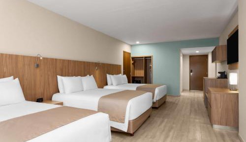 Queen Room with Three Queen Beds - Non-Smoking