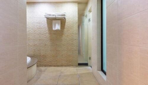 Suite with Hot Tub