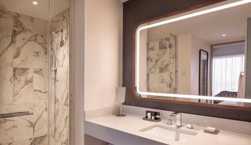 Two-Room Superior King Suite - City View