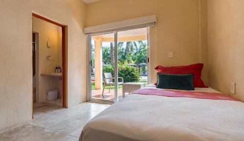 Triple Room with Pool View