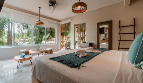 Queen Suite with Pool View